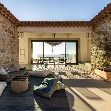 Luxurioese Mit Meer-zugang Villa
